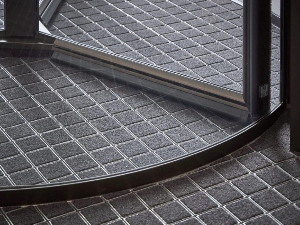 Jak skutecznie zmniejszyć rotację pracowników fizycznych i zbudować stabilny zespół?